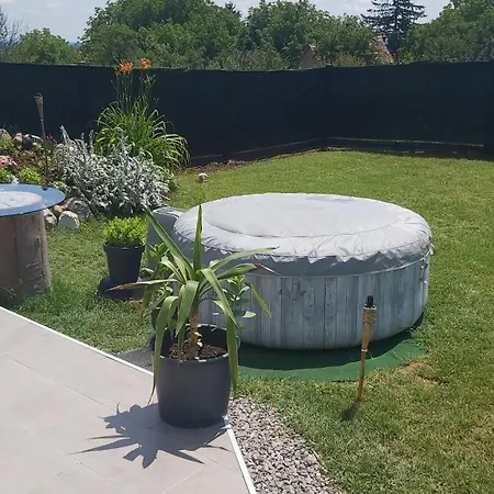 Lampion Vendeghaz Semesterbostad